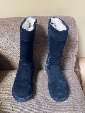 Ugg boots. Black. Style number is 5132. Size 8